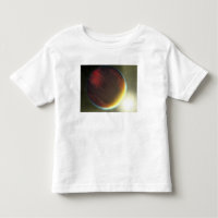 Ein bewölkter Jupiter-artiger Planet, der sich umk