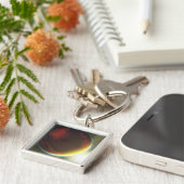 Ein bewölkter Jupiter-artiger Planet, der sich umk Schlüsselanhänger (Seite)