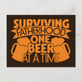 Ein Bier nach dem anderen überleben Postkarte (Vorderseite)