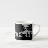 Ein Bild des Nebels einiger Rotwild morgens Espressotasse (Rechts)