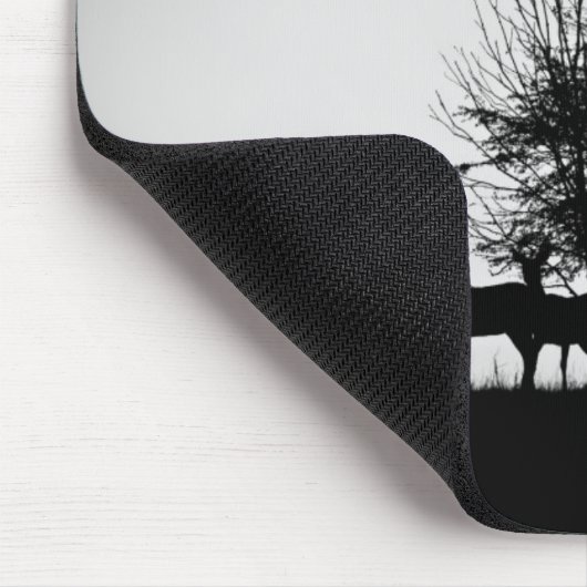 Ein Bild des Nebels einiger Rotwild morgens Mousepad (Ecke)