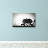 Ein Bild eines Hirsches im Morgennebel Leinwanddruck (Insitu (Holzboden))