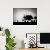 Ein Bild eines Hirsches im Morgennebel Poster (Heimbüro)