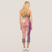 ein Bild eines Schals mit einem Design darauf Capri Leggings (Rückseite)