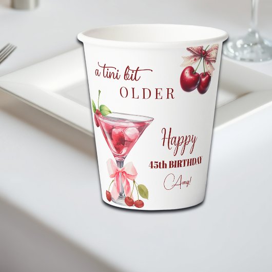 Ein bisschen älterer Cherry Martini zum 45. Geburt Pappbecher