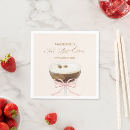Ein bisschen älterer Espresso Martini gestreifter Serviette