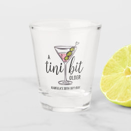 Ein bisschen älterer Martini-Cocktail-Themen-Gebur Schnapsglas
