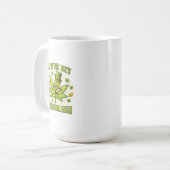 Ein bisschen highrish lustige irische Blatt-Vibes Kaffeetasse (Vorderseite Links)