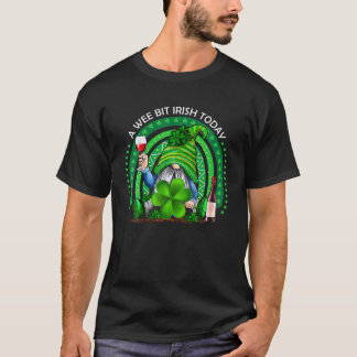 Ein bisschen irisch Heute St Patricks Wein trinken T-Shirt