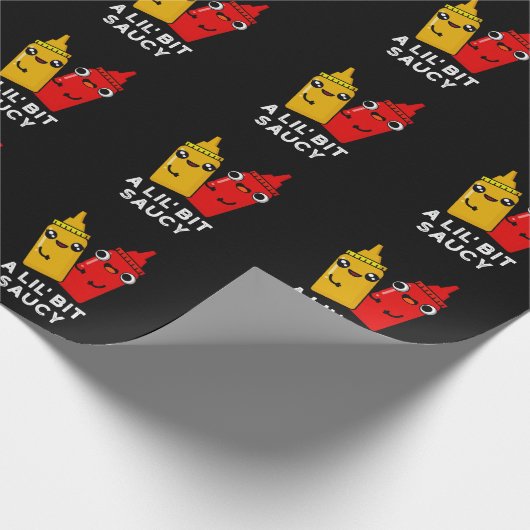 Ein bisschen Saucy Funny Sauce Puck Dark BG Geschenkpapier (Ecke)