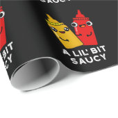 Ein bisschen Saucy Funny Sauce Puck Dark BG Geschenkpapier (Rolleneckpunkt)