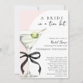 Ein bisschen schwarzer Bow-Martini Rosa Brautparty Einladung (Vorderseite)