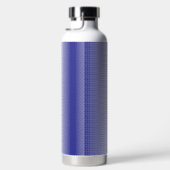 ein blau-weiß gestreifter Hintergrund Trinkflasche (Rechts)