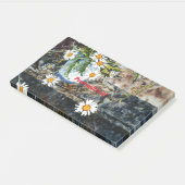 Ein blau-weißer Topf wilder Molsen auf einem Regal Post-it Klebezettel (angewinkelt)