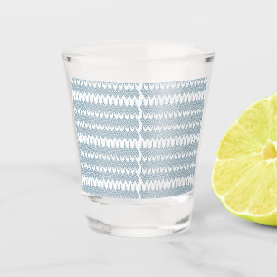 ein blau-weißes Muster mit weißem Hintergrund Schnapsglas