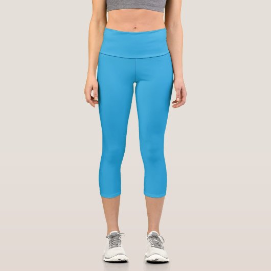 ein blauer Hintergrund mit einer schwarz-weißen Ka Capri Leggings (Vorderseite)