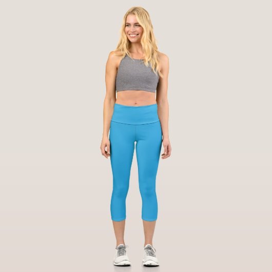 ein blauer Hintergrund mit einer schwarz-weißen Ka Capri Leggings (Vorderseite)