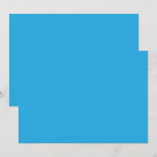 ein blauer Hintergrund mit einer schwarz-weißen Ka Einladung
