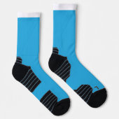 ein blauer Hintergrund mit einer schwarz-weißen Ka Socken (Rechts)