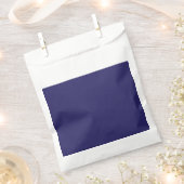 ein blauer Hintergrund mit einer Uhr darauf Geschenktütchen (Ausgeschnitten)