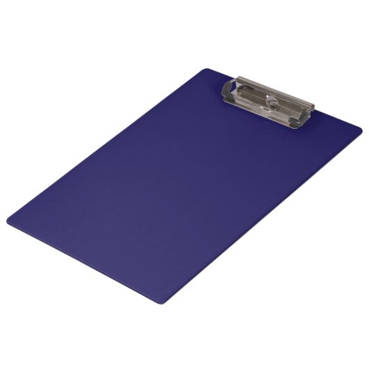 ein blauer Hintergrund mit einer Uhr darauf Klemmbrett (Schrägansicht)