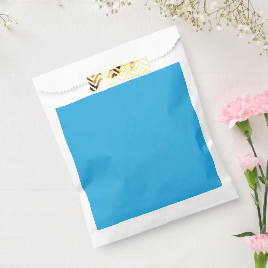 ein blauer Hintergrund mit Geschenktütchen (Versiegelt)
