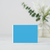 ein blauer Hintergrund mit Platzkarte (Stehend Vorderseite)