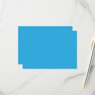 ein blauer Hintergrund mit RSVP Karte