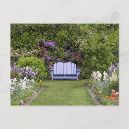 Ein blauer Sitzplatz empfängt Sie in einer bunten Postkarte (Vorderseite)