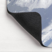 Ein blauer und weißer Teil der Erde Mousepad (Ecke)