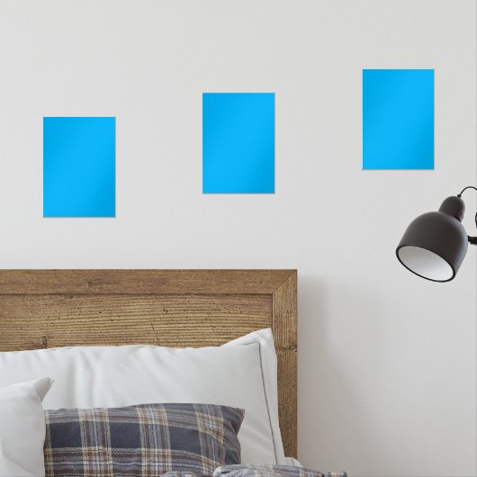 Ein blaues Quadrat, zentriert auf einem weißen Hin Bilderwand Sets (Schlafzimmer)