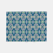 ein blaues und grünes Muster mit weißem Hintergrun Fleecedecke (Vorderseite (Horizontal))