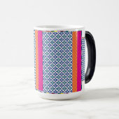 ein blaues und grünes Muster mit weißem Hintergrun Verwandlungstasse (VorderseiteRechts)