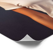 Ein blondes Modell mit einem Gildan-Hemdposter Poster (Ecke)