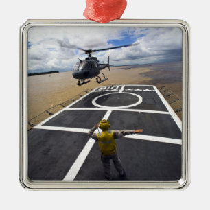 Ein brasilianischer Eurocopter bereitet sich auf d Ornament Aus Metall