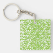 Ein brauner Holztisch hält eine Glasflasche mit Ol Schlüsselanhänger (Vorderseite)