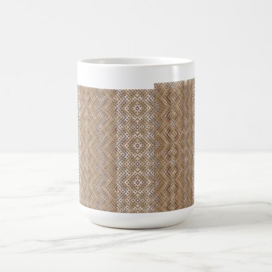 Ein brauner Teppich mit symmetrischem Design Kaffeetasse (Mittel)