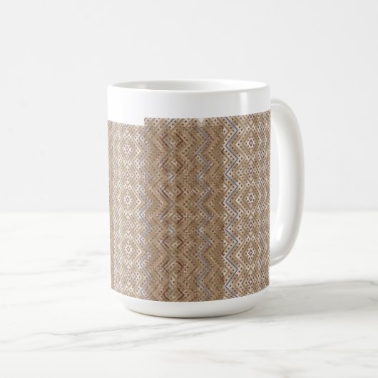 Ein brauner Teppich mit symmetrischem Design Kaffeetasse (VorderseiteRechts)
