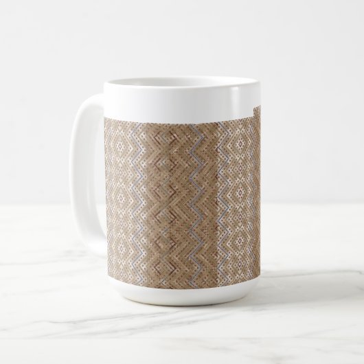 Ein brauner Teppich mit symmetrischem Design Kaffeetasse (Vorderseite Links)