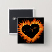 Ein brennendes Sache-Feuer-Herz Button (Vorne & Hinten)