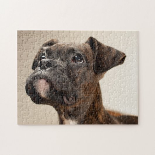 Ein Brindle Boxerwelpe, der oben neugierig schaut Puzzle (Horizontal)