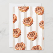 Ein Brötchen im Ofen Zimtschnecken-Motto-Baby-Part Einladung (Rückseite)