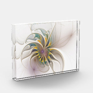 Ein buntes Fraktal-Ornament. Abstrakte Blume Fotoblock