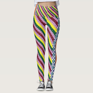ein buntes Streifen mit Punkten Leggings