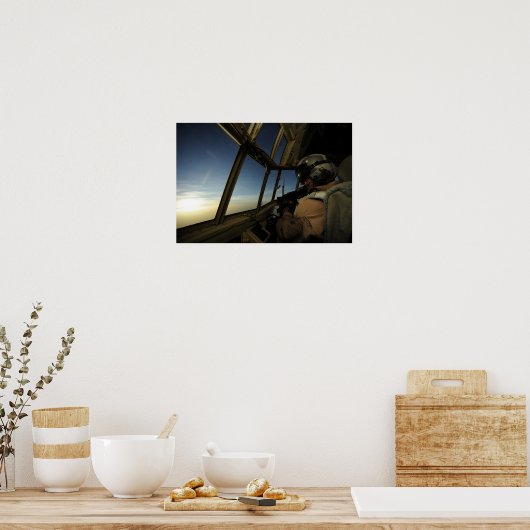 Ein C-130 Hercules Pilot scannt den Horizont Poster (Küche)