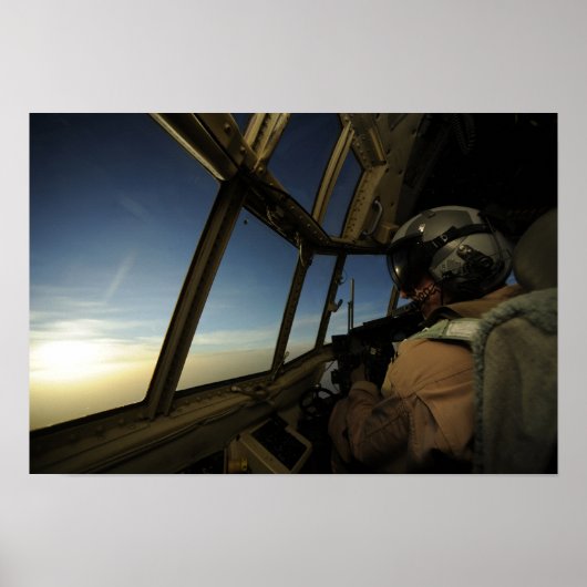 Ein C-130 Hercules Pilot scannt den Horizont Poster (Vorne)
