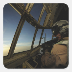 Ein C-130 Hercules Pilot scannt den Horizont Quadratischer Aufkleber