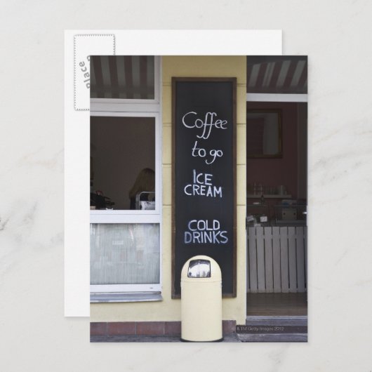 ein Café mit Kaffee zum Mitnehmen Postkarte (Vorne/Hinten)