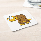 Ein Cartoon Dinosaurier Hunchback. Rechteckiger Pappuntersetzer (angewinkelt)