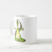 Ein Cartoon Iguanodon Dinosaurier, der Yoga macht. Kaffeetasse (Vorderseite Links)